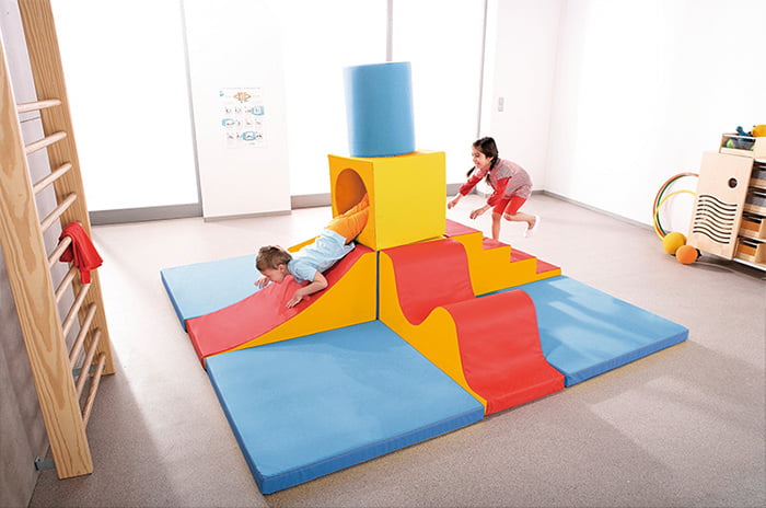 PLAY+ROOM4 子どもの発達をふまえた屋内運動遊びカタログ