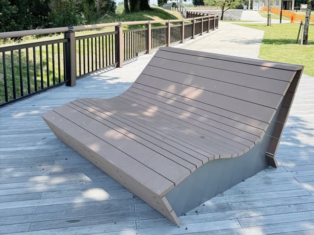 ベンチ(人工木材・合成木材・再生木材)