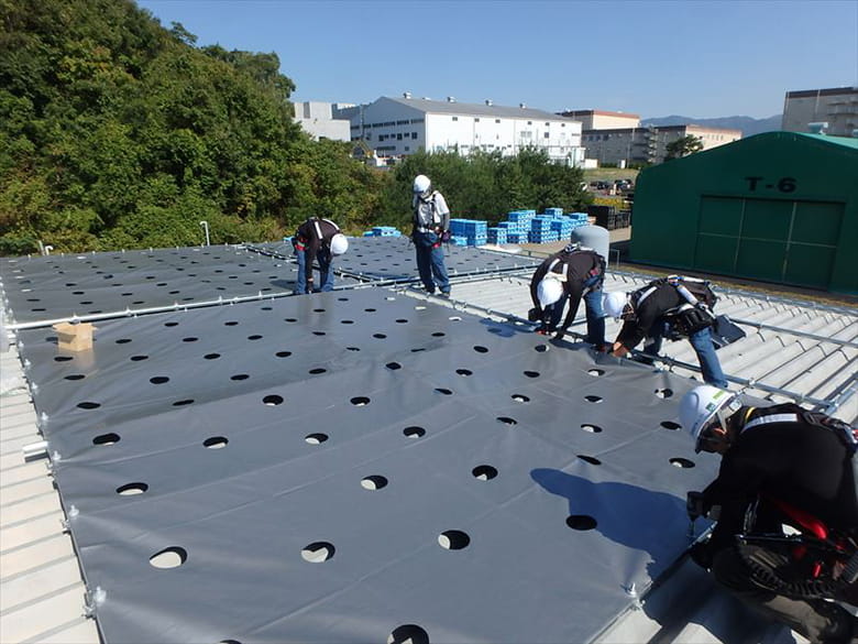 金属折板屋根専用 遮熱システム「冷えルーフ」