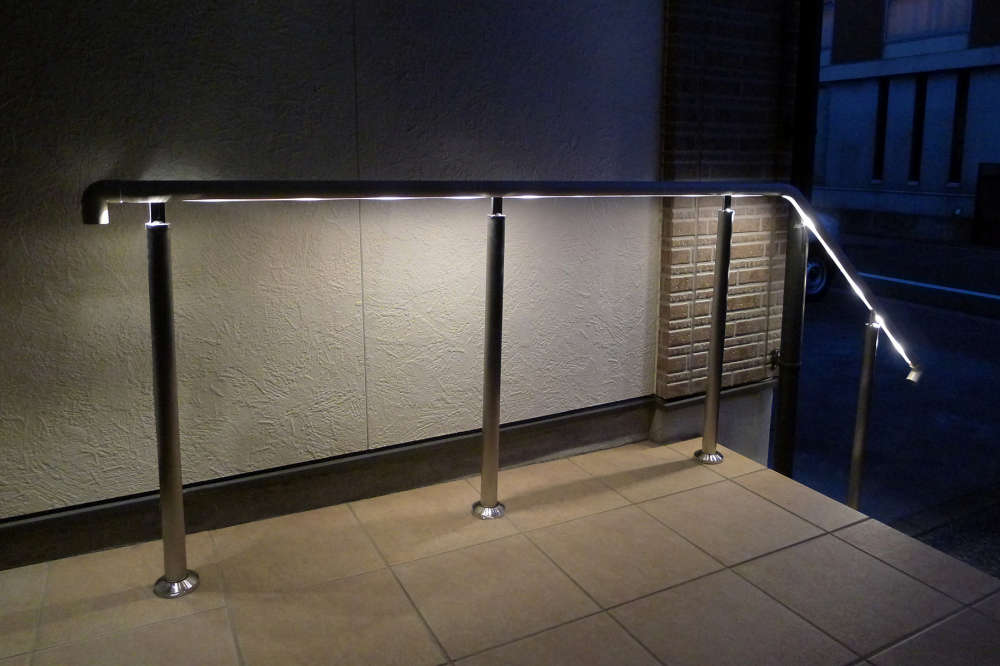 LED補助手すり「LED safety rail」