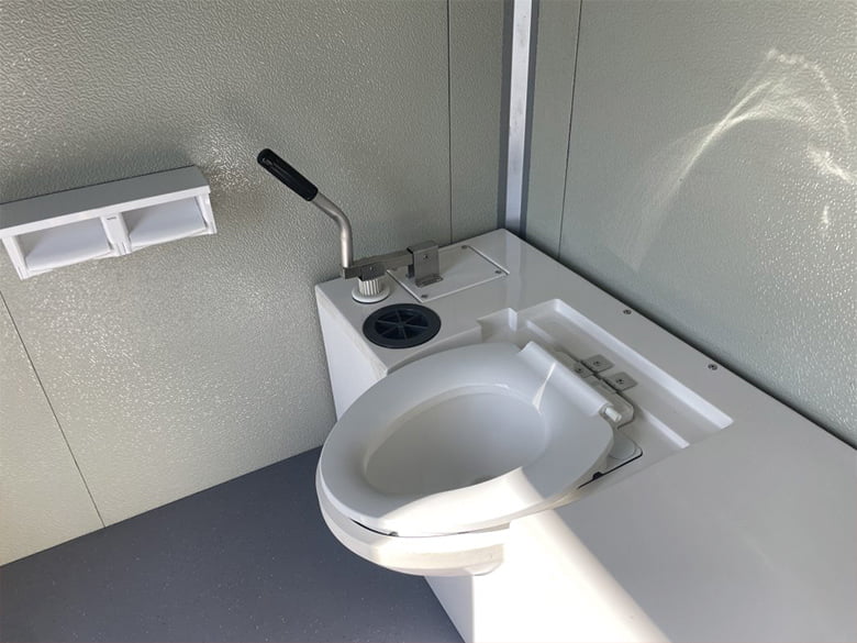 P0型トイレトレーラー