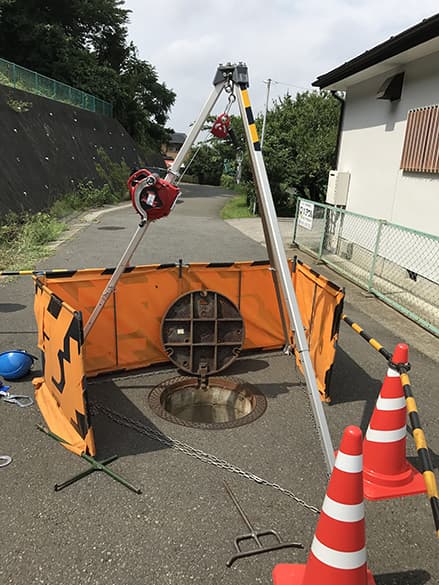 マンホール作業での墜落防止&救助 三脚システム